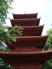Пятиэтажная пурпурная пагода храма Хокекио (Hokekyo)